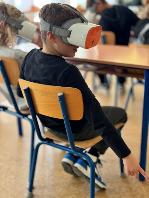 Mosolyogva tanulni - Virtuális valósággal a diákok fejlesztéséért (2024) cikk kiemelt képe
