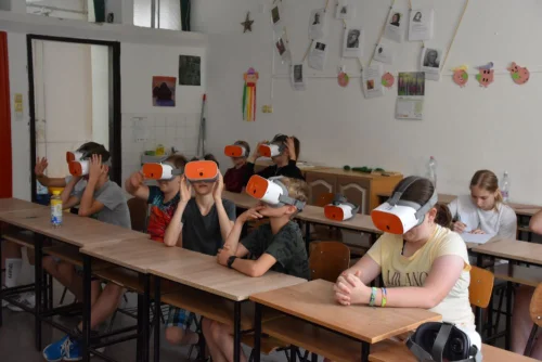 Mosolyogva tanulni - Virtuális valósággal a diákok fejlesztéséért (2024) cikk kiemelt képe